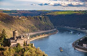 Archivo:St.Goarshausen Loreley Burg Katz 2016-03-27-17-13-57