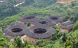Tianluokeng Tulou cluster 20140829.JPG