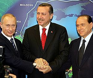 Archivo:Vladimir Putin, Recep Tayyip Erdoğan and Silvio Berlusconi (2005)