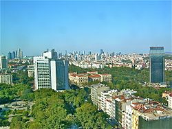 Archivo:İstanbul skyline from the Marmara-hotel