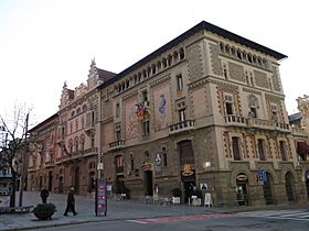 023 Casa Comella, c. Jacint Verdaguer 1 (Vic).jpg