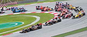 Archivo:2012 GP2 Malaysian round Sprint race opening lap