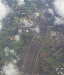 Archivo:Aeropuerto JMC-Vista aerea