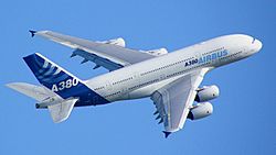 Archivo:Airbus A380 blue sky