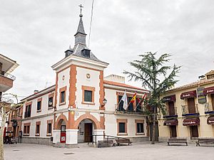 Archivo:Ayuntamiento-Fuente-el-Saz-del-Jarama-DavidDaguerro