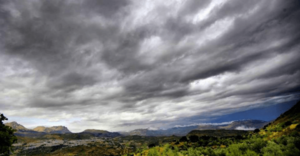 Archivo:Clouds on Priego de Córdoba