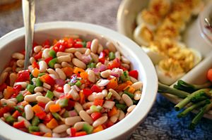 Archivo:Colourful bean salad