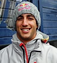 Archivo:Daniel Ricciardo 2011