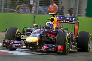 Archivo:Daniel Ricciardo 2014 Singapore FP1