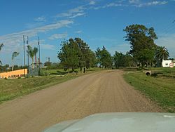 Entrada Este a Villa Sarallegui - panoramio.jpg