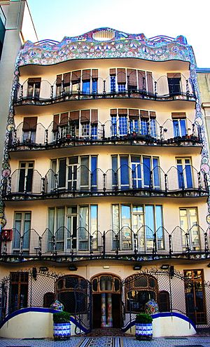 Archivo:Gaudi-CasaBatllo-façanaPosterior 0857