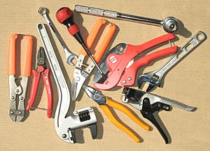 Archivo:Hand tools