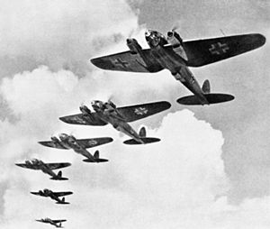 Archivo:Heinkel He 111 during the Battle of Britain