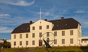 Archivo:Instituto de Reikiavik, Reikiavik, Distrito de la Capital, Islandia, 2014-08-13, DD 086