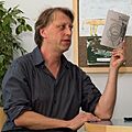 Jáchym Topol s knihou 2010-09-22 b