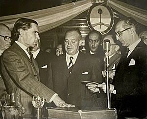 Archivo:Jura Frondizi