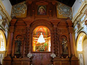 Archivo:La virgen de loreto en su altar mayor
