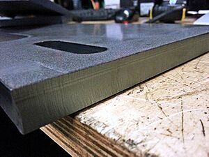 Archivo:Laserschnitt in Stahl S355MC 12.0mm