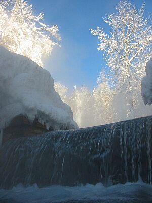 Archivo:LiardHotsprings-1