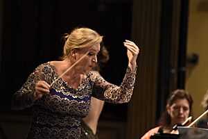 Archivo:Ligia Amadio, Orquesta Filarmónica de Montevideo