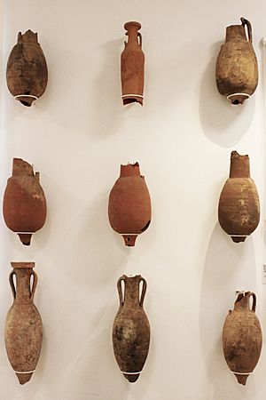 Archivo:Museo de Algeciras ánforas romanas