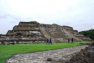 Archivo:NFacadeNPyrArroyoTajin