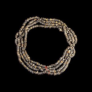 Archivo:Neolithic talc necklace - PRE.2009.0.237.1.IMG 1998.2009.0.237.1.img 1998
