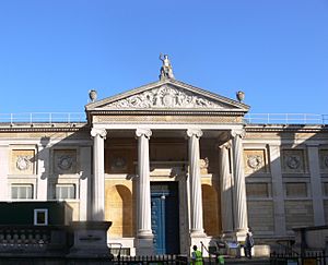 Archivo:Oxford - Ashmolean Museum - columns