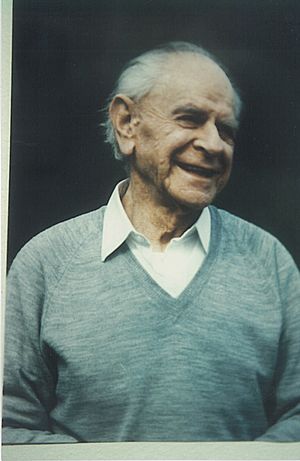 Archivo:Photo of Karl Popper