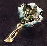 René lalique, spilla 'foglia morta', oro, smalti e tormaline, 1899-1903
