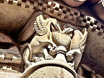 Archivo:Sculpture du chevet de Notre-Dame-du-Port. (3)