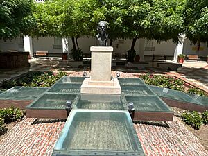 Archivo:Sepulcro de Gabriel garcía Márquez Cartagena de Indias-20240820