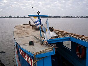 Archivo:Servicio internacional de lanchas que conecta Monte Caseros (Argentina) con Bella Unión (Uruguay)