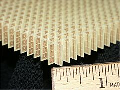 Archivo:Split-ring resonator array 10K sq nm