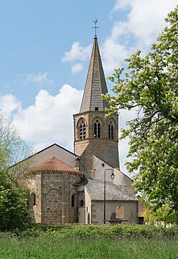 St Praejectus church in St-Priest-en-Murat (4).jpg