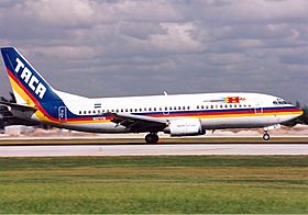 Archivo:TACA International Airlines Boeing 737-300 JetPix