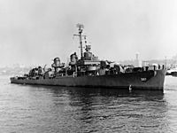 Archivo:USS Johnston (DD-557) underway on 27 October 1943 (NH 63495)