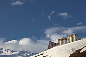 Archivo:Vista de Valle Nevado