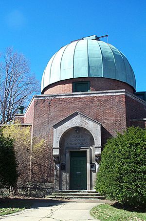 Archivo:Warner and Swasey Observatory