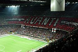 Archivo:2009-08 Derby- AC Milan vs Inter at San Siro