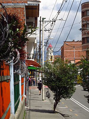 Archivo:2019 Envigado - Carrera 42 cerca de la calle 40 sur