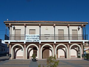 Archivo:Ayuntamiento de Benageber - panoramio