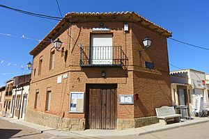 Archivo:Ayuntamiento de Prado