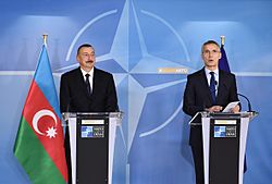 Archivo:Azerbaijani President and NATO Secretary General