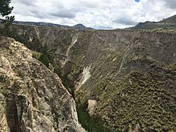 Canyon de Toachi - Vale Zumbahua - Equador - panoramio (8).jpg