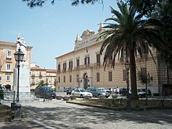 Cosenza Palazzo del Governo - panoramio.jpg