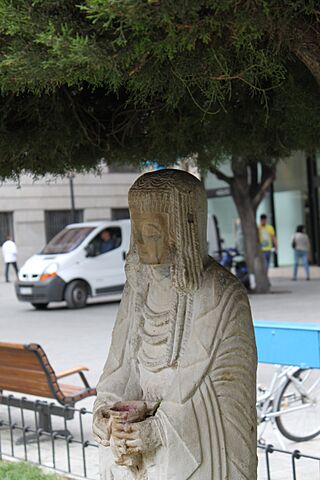 Dama Oferente del Parque del Altozano - panoramio.jpg