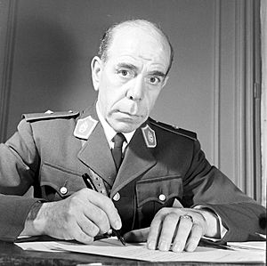 Archivo:Edelmiro Farrel como ministro de guerra en el año 1943