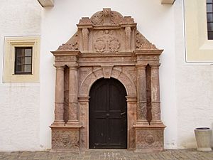 Archivo:Entrance of Colditz Castle chapel