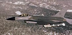 Archivo:First produced F-16 plus ALQ-119